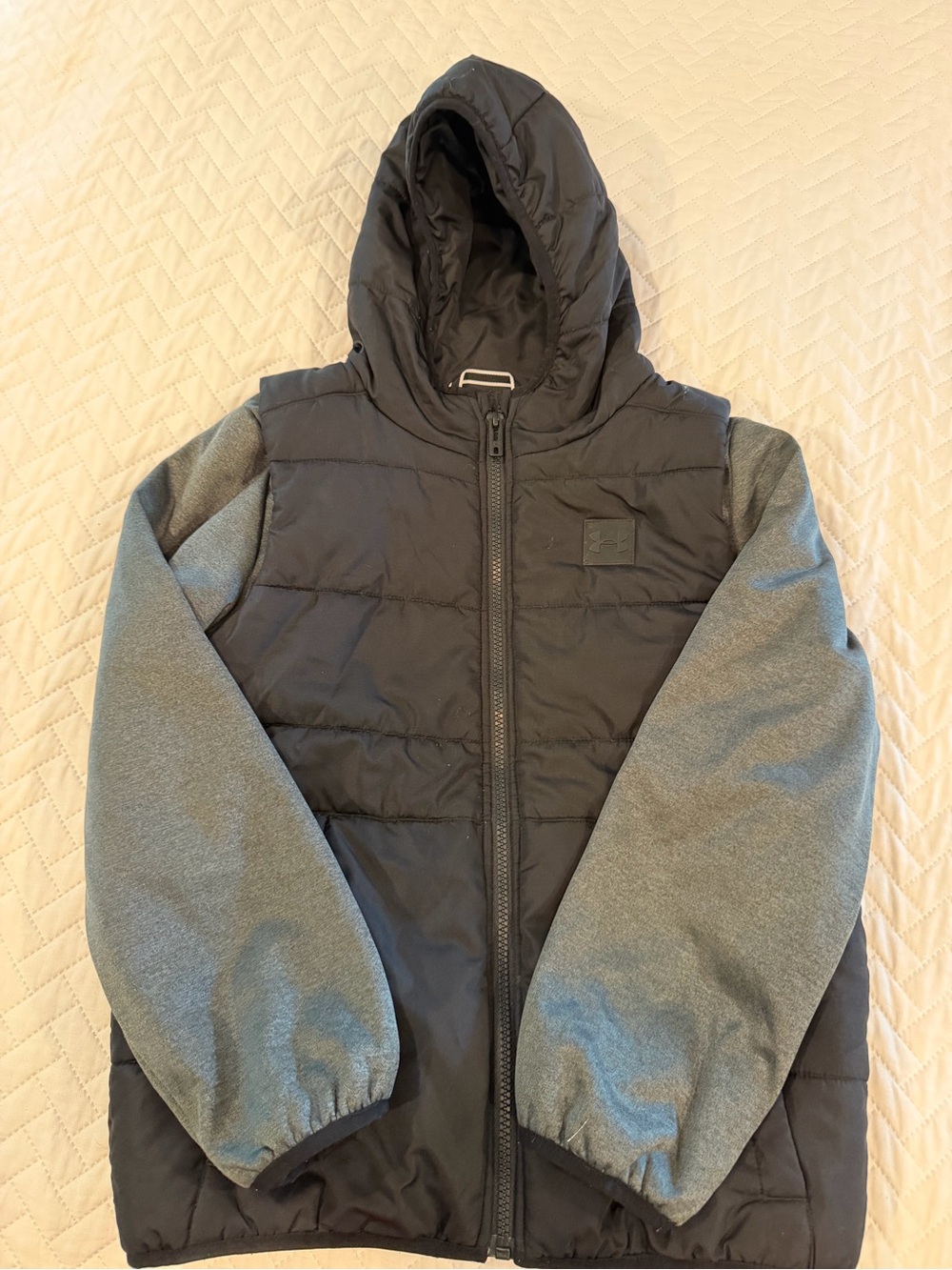 Under Armour Kids Hooded Puffer Jacket in Black and Gray